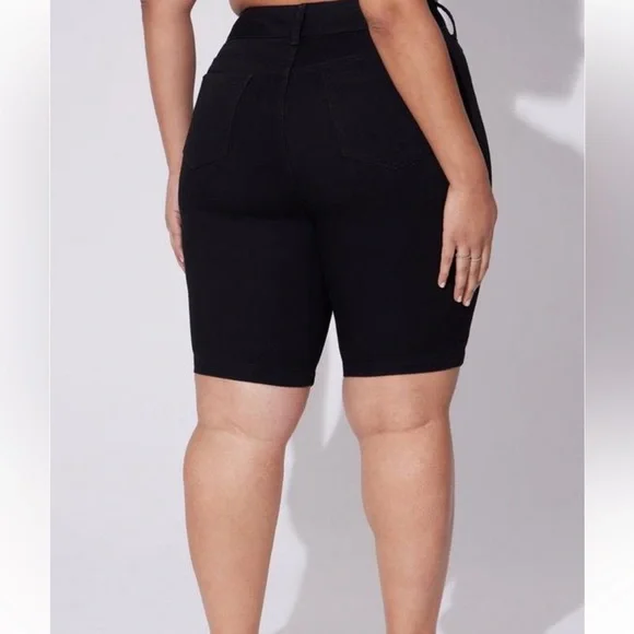 Sleek Black Women's Bike Shorts - Picture 5 of 8